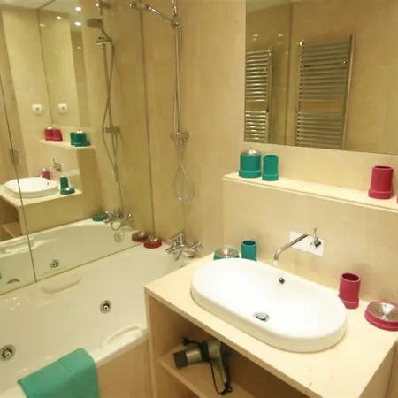 Apartment Wonderful 3 Bedroom Apartment In Lisbon Lisbon